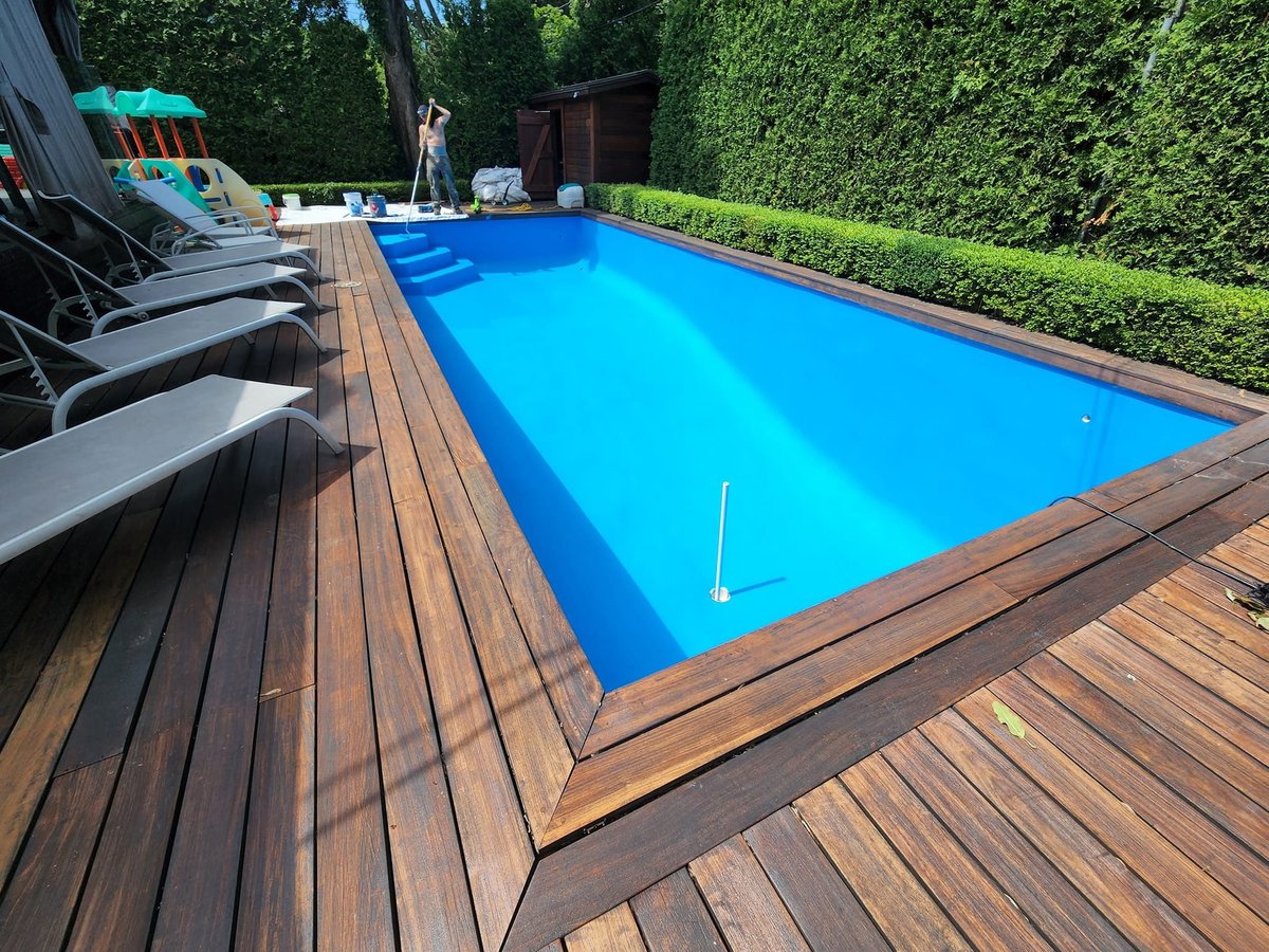 Piscine creusée — Terrasse en bois